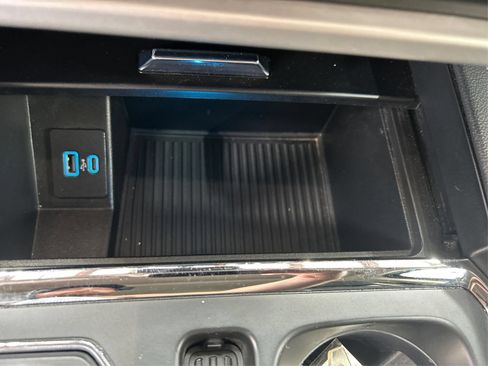 Used 2024 Ford Expedition XLT AWD/4WD image 32