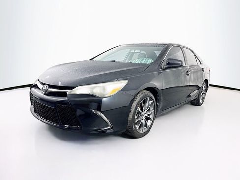 Used 2015 Toyota Camry XSE image 3