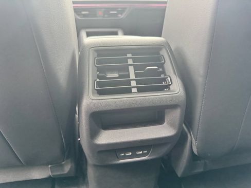 Used 2026 Volkswagen Tiguan SE w/ Panoramic Sunroof Package AWD/4WD image 21