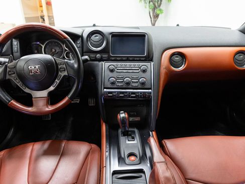 Used 2016 Nissan GT-R Premium AWD/4WD image 5