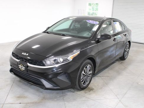 Used 2024 Kia Forte LXS FWD image 4