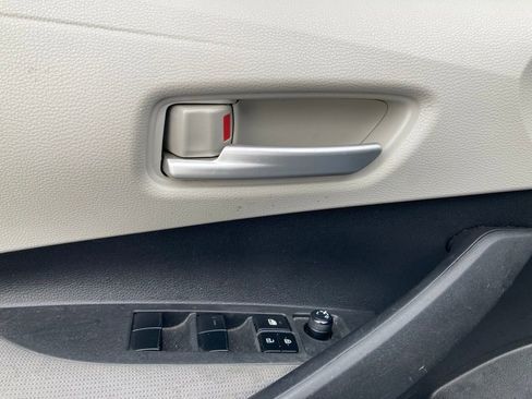 Used 2021 Toyota Corolla LE image 11