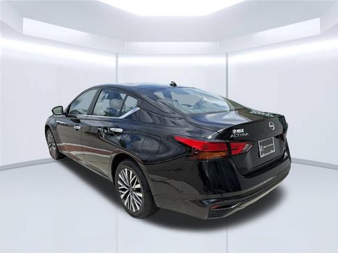 Used 2025 Nissan Altima 2.5 SV AWD/4WD image 5