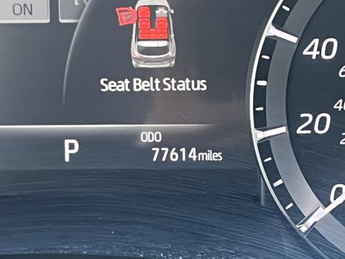 Used 2021 Toyota Highlander XLE FWD image 13
