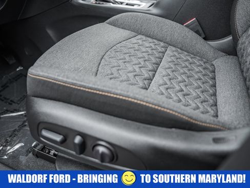 Used 2024 Chevrolet Equinox LT image 34