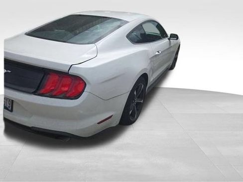 Used 2018 Ford Mustang Coupe RWD image 4