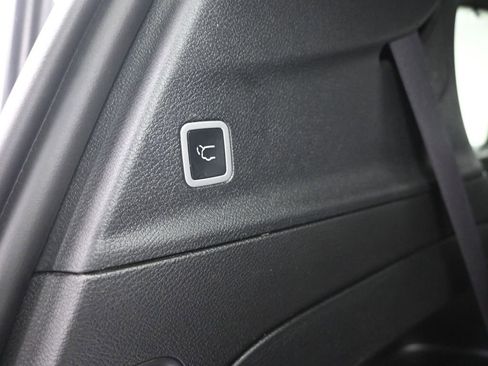 Used 2024 Chrysler Pacifica Limited w/ S Appearance Package image 10