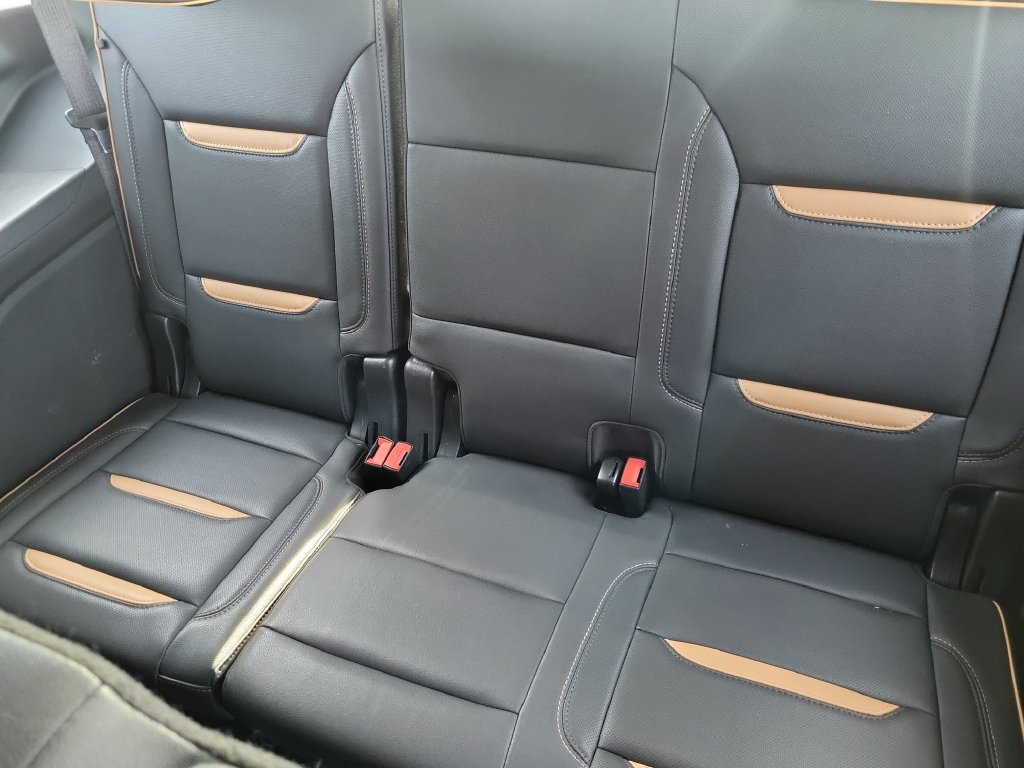 Used 2023 GMC Yukon AT4 AWD/4WD image 9