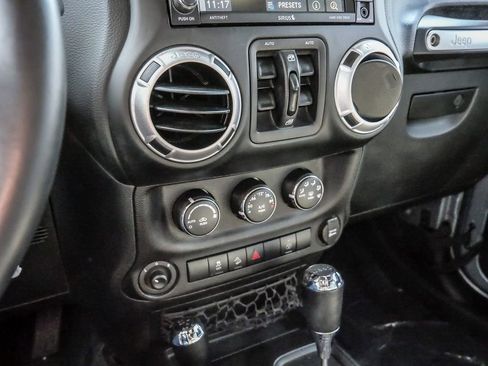 Used 2016 Jeep Wrangler Unlimited Sahara image 31