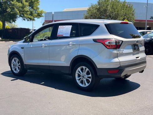 Used 2017 Ford Escape SE FWD image 11