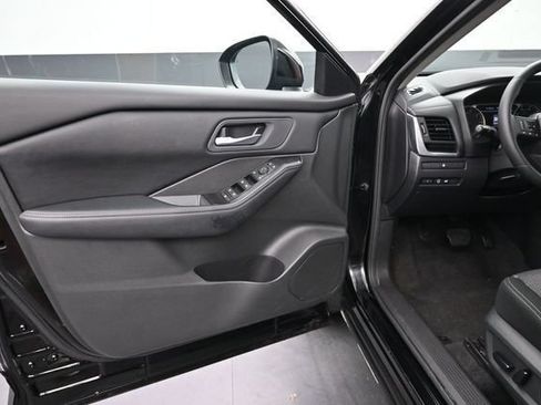 Used 2026 Nissan Rogue SV FWD image 16