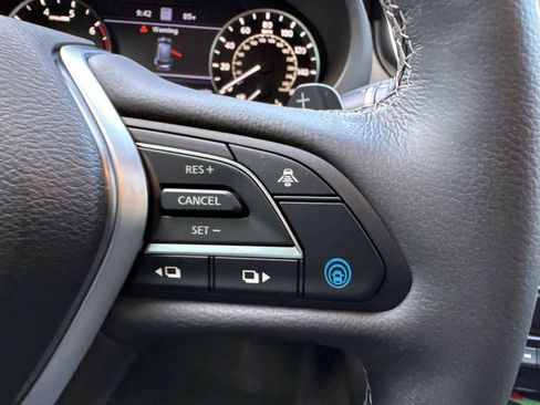 Used 2022 INFINITI QX50 Sensory image 24