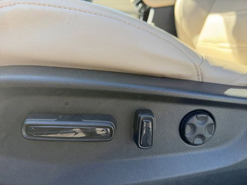 Used 2020 Honda CR-V Touring image 14