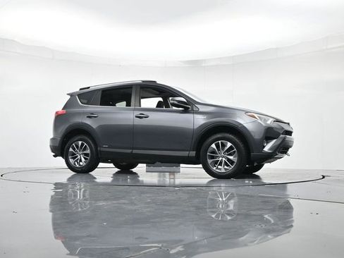 Used 2018 Toyota RAV4 XLE image 34