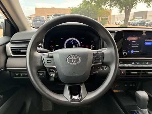 Used 2025 Toyota Camry LE image 31