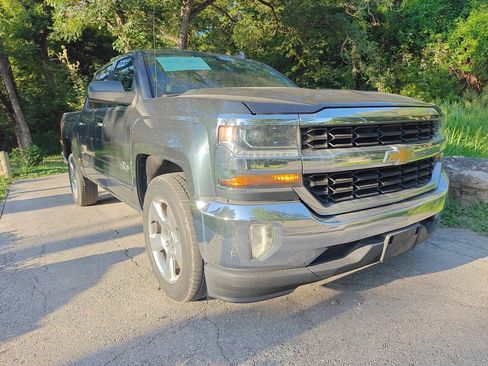 Used 2018 Chevrolet Silverado 1500 LT w/ Texas Edition RWD image 2