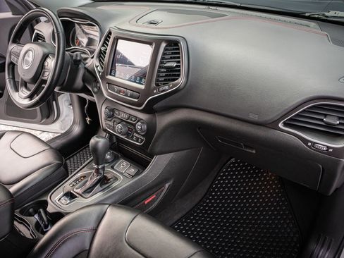 Used 2021 Jeep Cherokee Trailhawk image 32