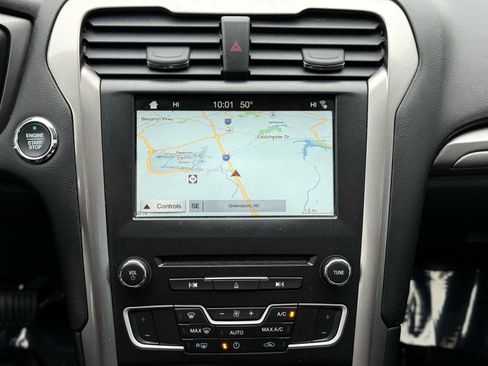 Used 2018 Ford Fusion SE image 28