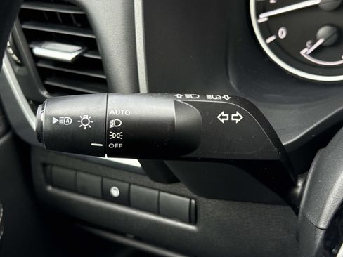 Used 2023 Nissan Rogue SV image 9