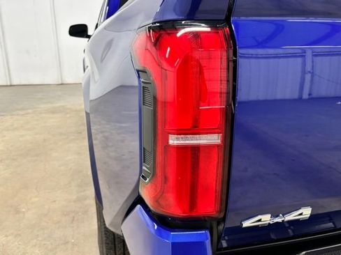 Certified 2025 Toyota Tacoma SR5 AWD/4WD image 7