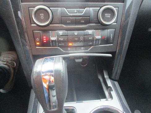 Used 2018 Ford Explorer XLT w/ Equipment Group 202A image 9