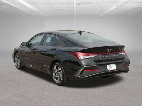 Used 2025 Hyundai Elantra Sport FWD image 5