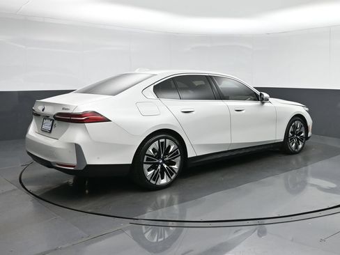 Used 2026 BMW 530i RWD image 7