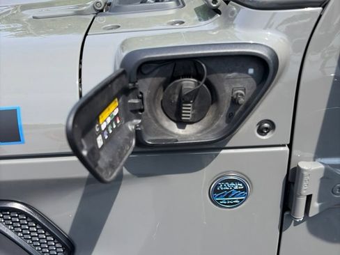 Used 2023 Jeep Wrangler Unlimited Rubicon 4xe w/ Cold Weather Group AWD/4WD image 8