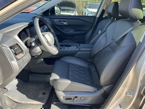 Certified 2025 Nissan Rogue Platinum image 11