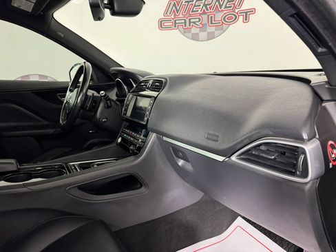 Used 2017 Jaguar F-PACE Premium AWD/4WD image 11