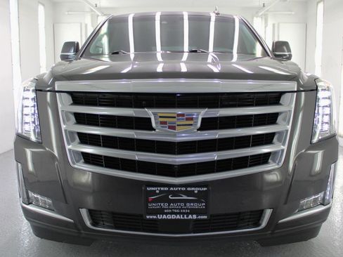 Used 2018 Cadillac Escalade Premium Luxury RWD image 29