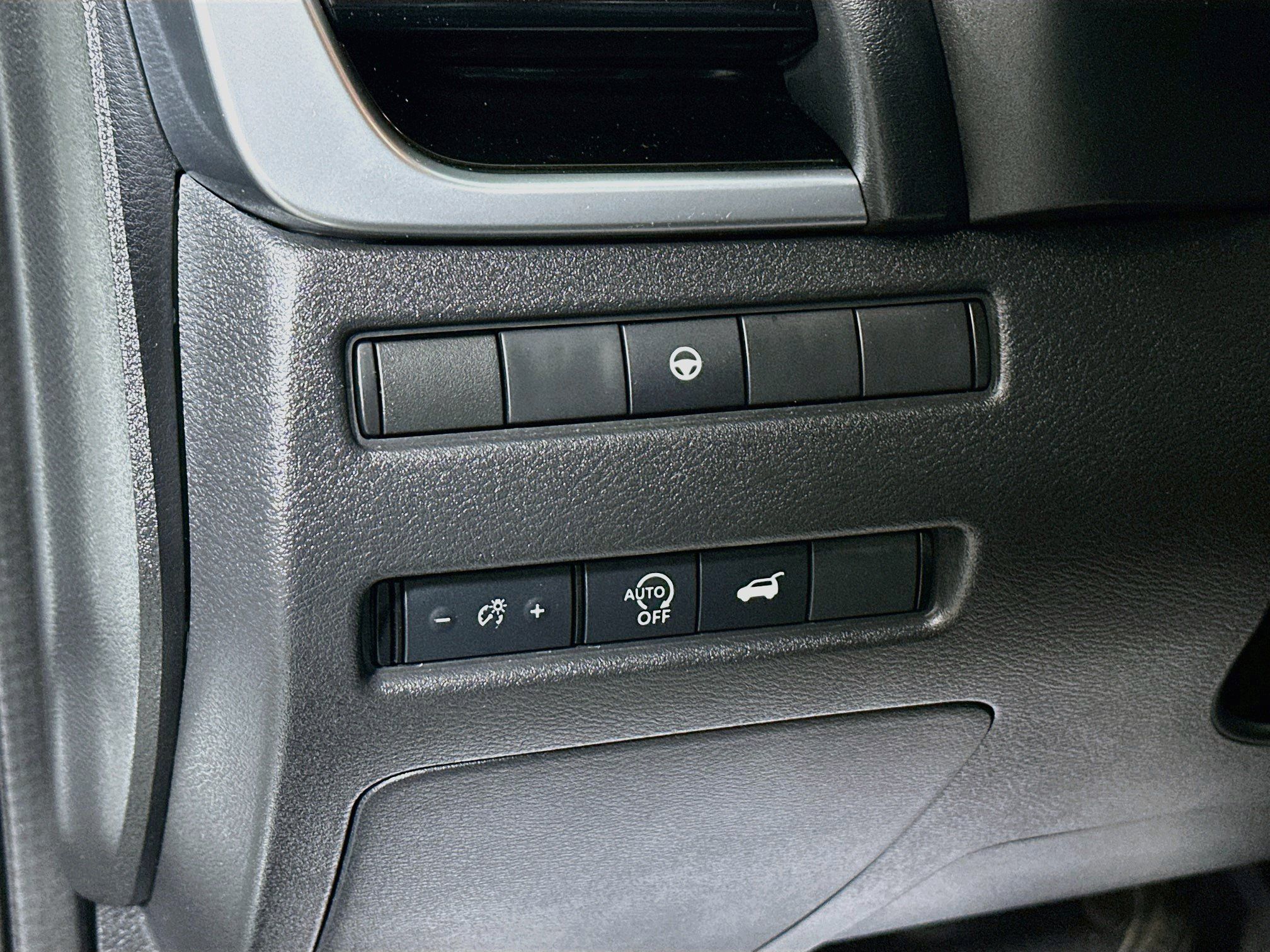 Used 2023 Nissan Rogue SL AWD/4WD image 10