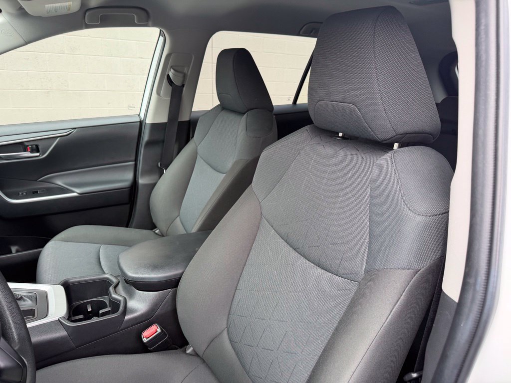 Used 2025 Toyota RAV4 XLE AWD/4WD image 22