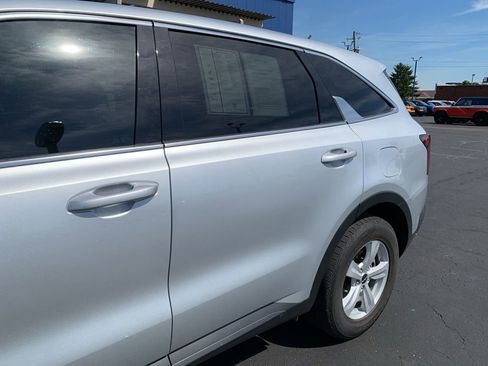Used 2022 Kia Sorento LX FWD image 11
