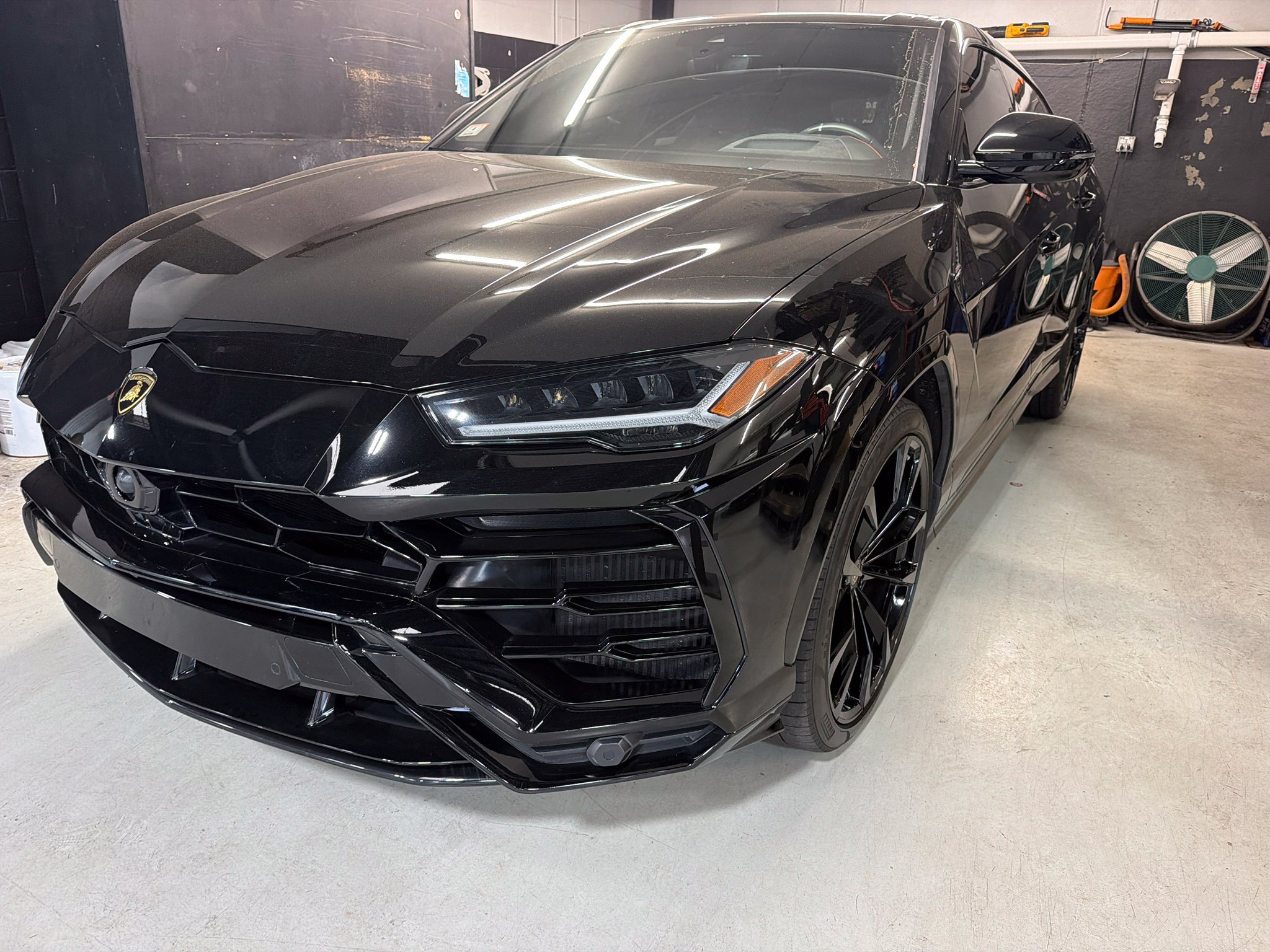 Used 2021 Lamborghini Urus AWD/4WD image 1