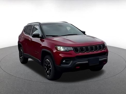 Used 2025 Jeep Compass Trailhawk image 15