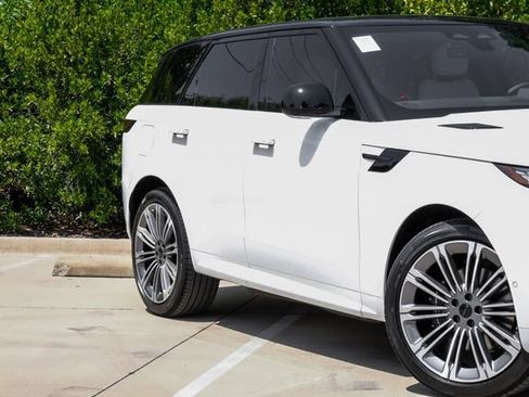 New 2026 Land Rover Range Rover Sport Dynamic SE AWD/4WD image 8