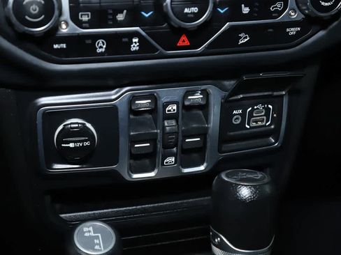 Used 2018 Jeep Wrangler Unlimited Sport S image 27