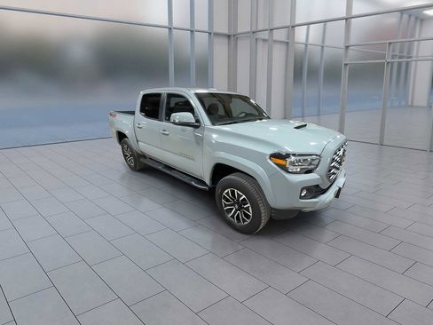 Certified 2022 Toyota Tacoma TRD Sport image 2