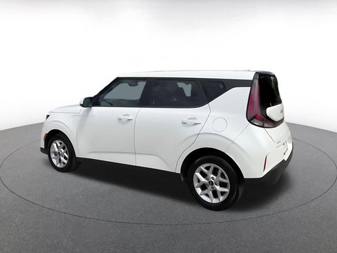 Used 2025 Kia Soul LX w/ LX Technology Package FWD image 10