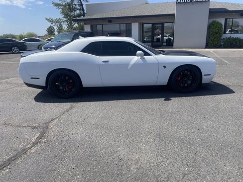 Used 2016 Dodge Challenger SRT Hellcat RWD image 3