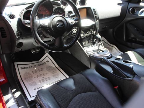 Used 2015 Nissan 370Z Touring image 11