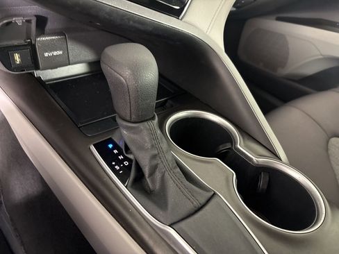 Used 2021 Toyota Camry LE image 19