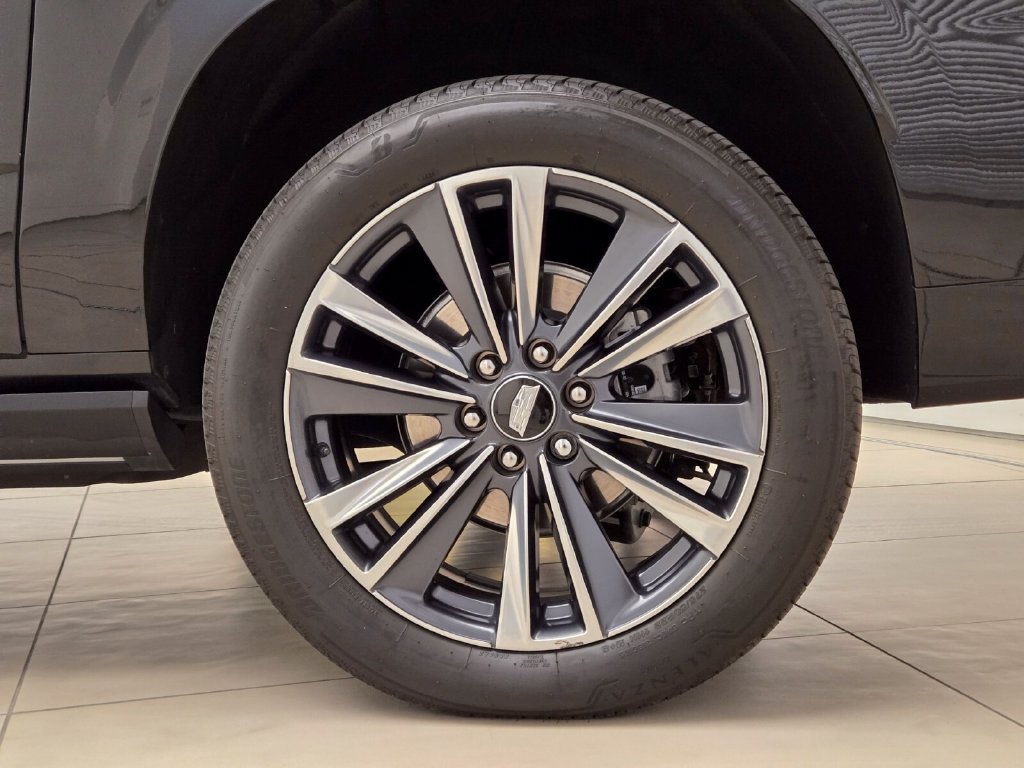 Used 2025 Cadillac Escalade ESV Sport AWD/4WD image 14