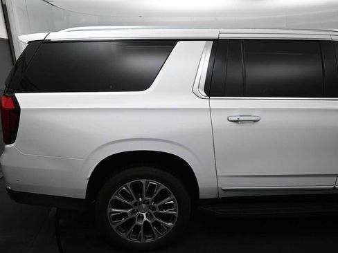 Used 2025 GMC Yukon XL Denali AWD/4WD image 11