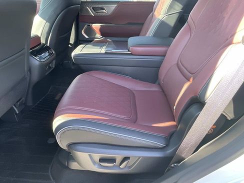 Certified 2025 INFINITI QX80 Autograph image 12