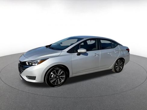 Used 2025 Nissan Versa SV image 8