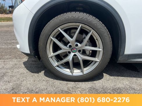 Used 2018 Alfa Romeo Stelvio AWD image 9