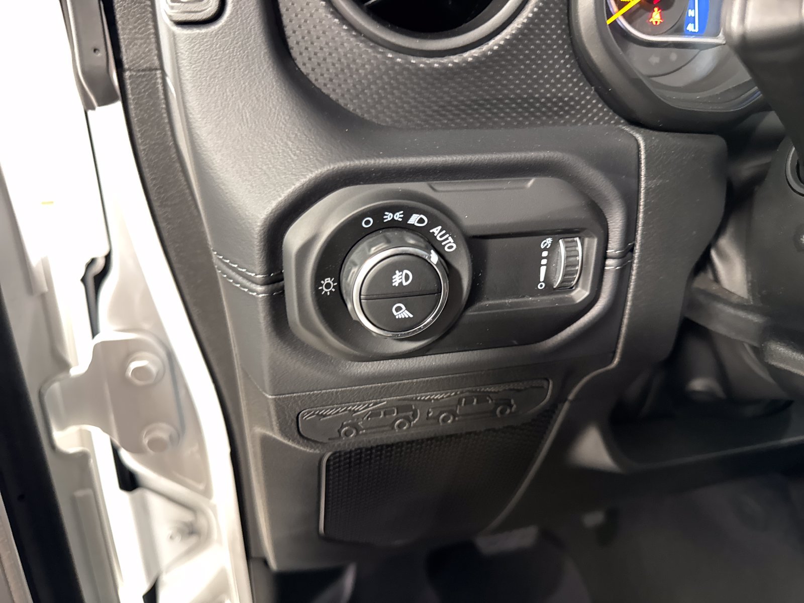 Used 2026 Jeep Gladiator Mojave AWD/4WD image 17