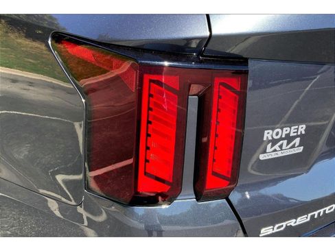 Used 2024 Kia Sorento S AWD/4WD image 29